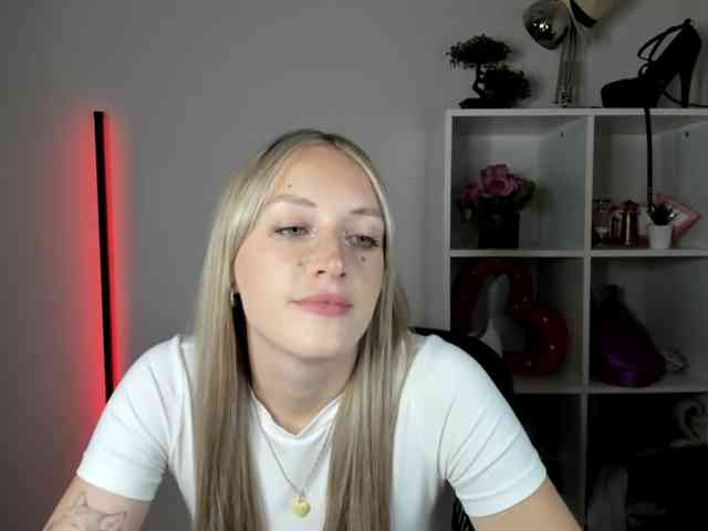 EvelynBlond26