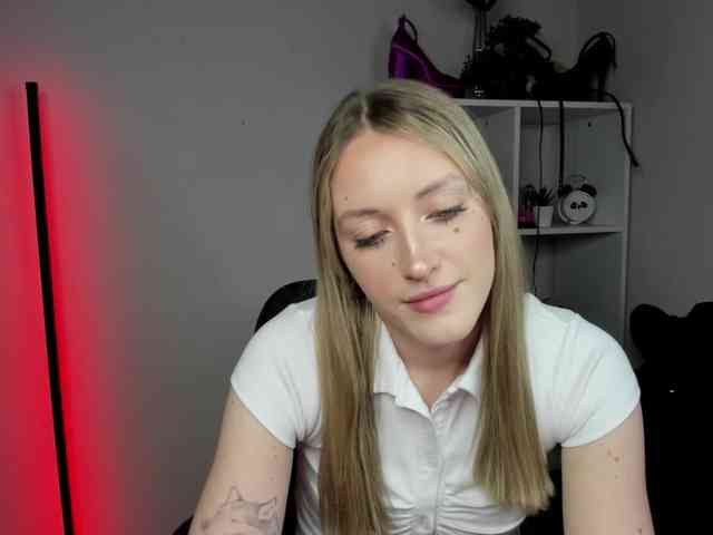 EvelynBlond26