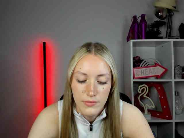 EvelynBlond26