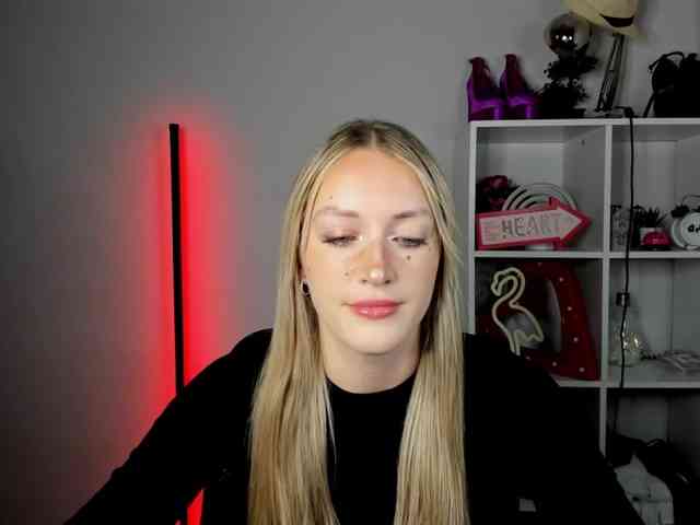 EvelynBlond26