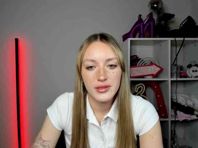 EvelynBlond26