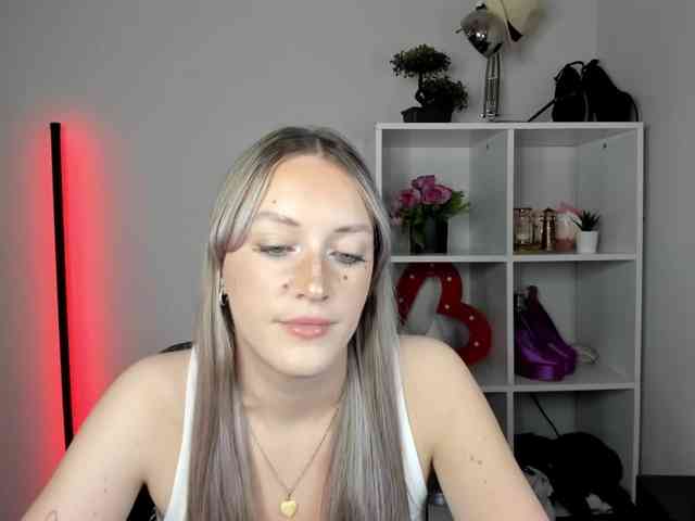 Model: EvelynBlond26