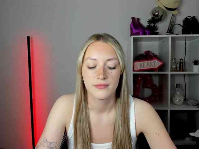 EvelynBlond26