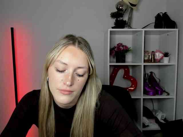 EvelynBlond26