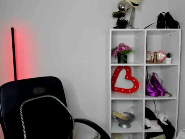 EvelynBlond26 webcam