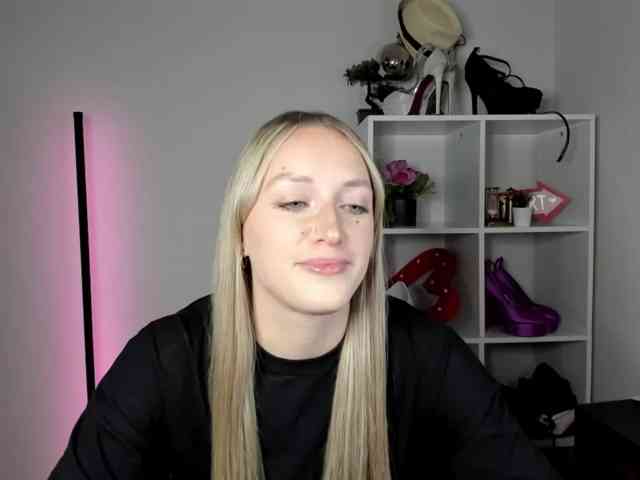 Model: EvelynBlond26