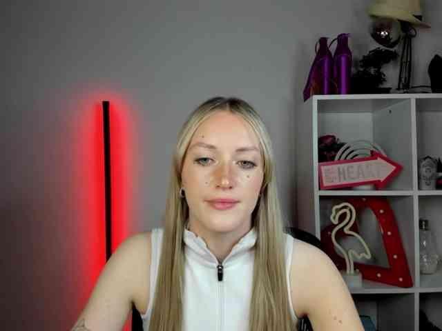 EvelynBlond26