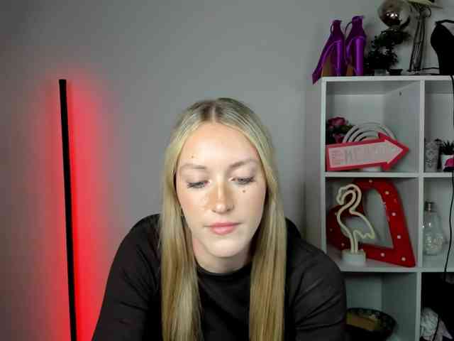 EvelynBlond26