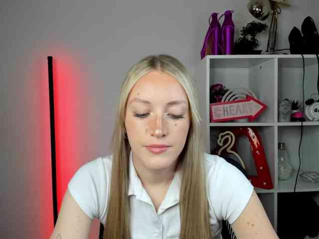 Model: EvelynBlond26