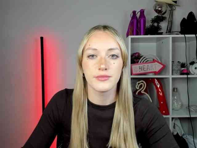 EvelynBlond26