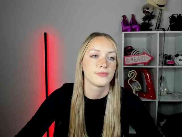 EvelynBlond26