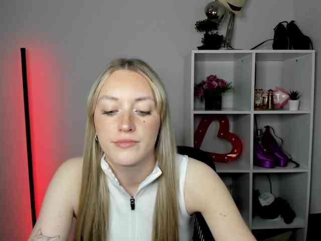 Model: EvelynBlond26