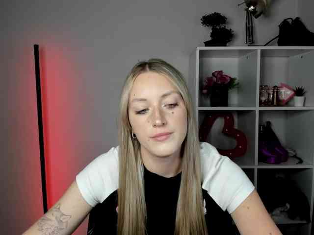 EvelynBlond26