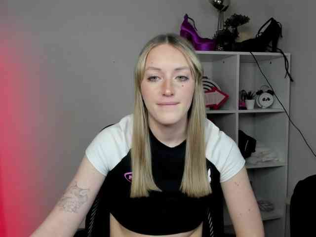 EvelynBlond26