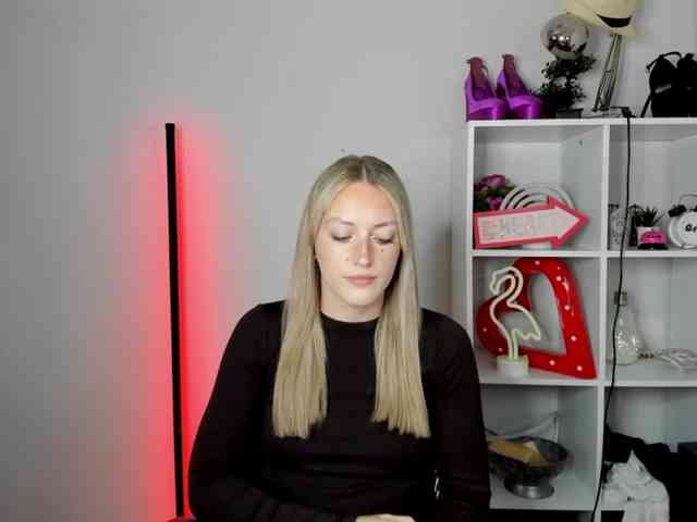 EvelynBlond26