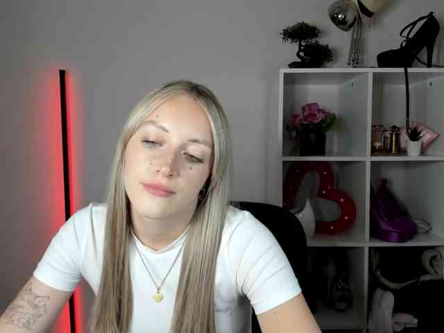 EvelynBlond26