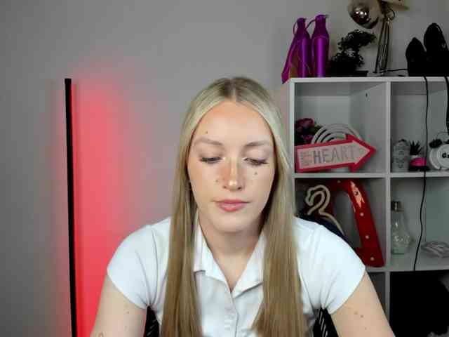 EvelynBlond26