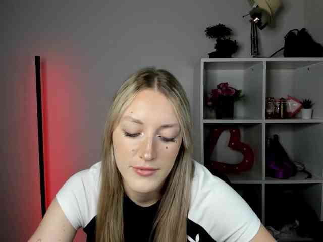 EvelynBlond26