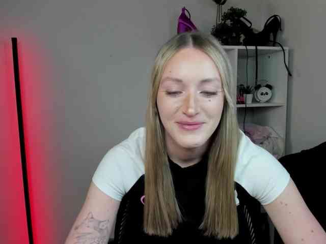 EvelynBlond26
