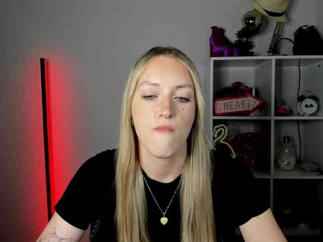 Model: EvelynBlond26