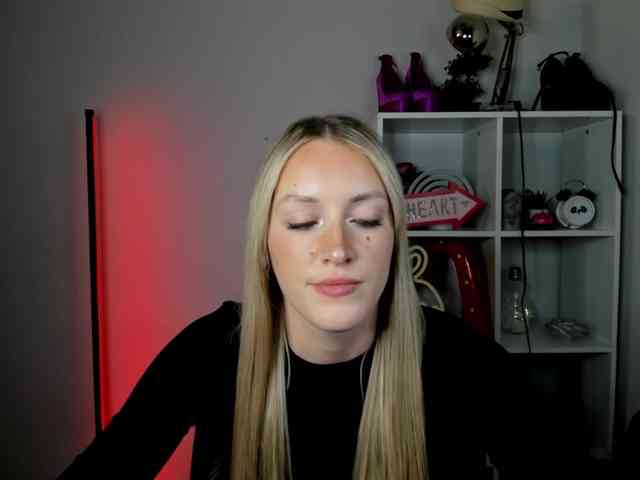 Model: EvelynBlond26