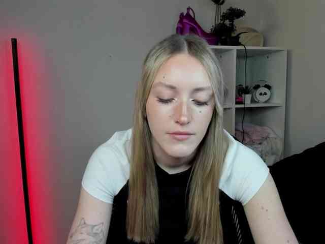 EvelynBlond26