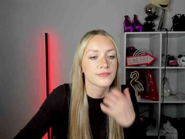 EvelynBlond26