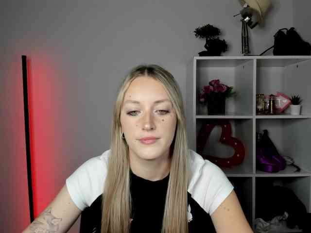 EvelynBlond26