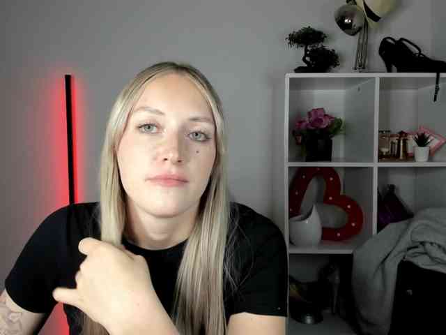 EvelynBlond26