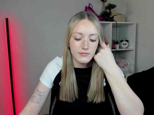 EvelynBlond26