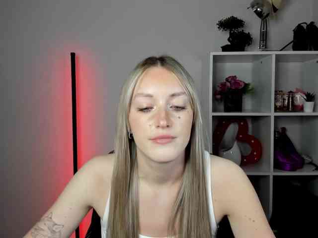 EvelynBlond26