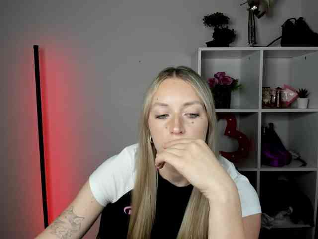 EvelynBlond26
