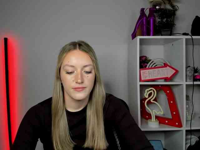 Model: EvelynBlond26