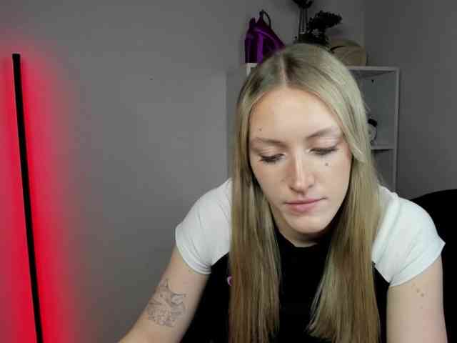 EvelynBlond26