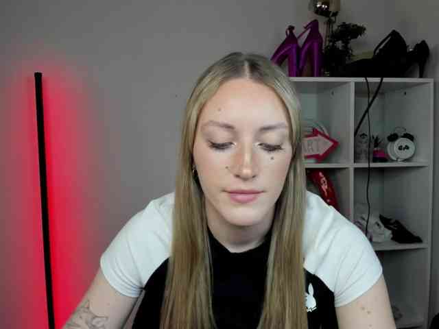 EvelynBlond26