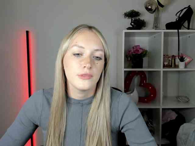 EvelynBlond26