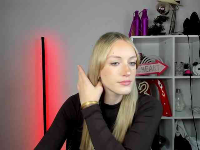 EvelynBlond26