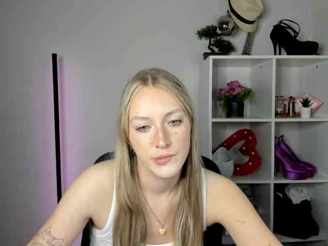 EvelynBlond26