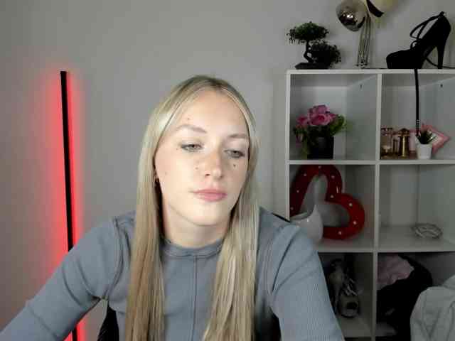 EvelynBlond26