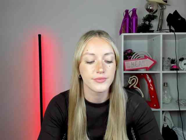 EvelynBlond26