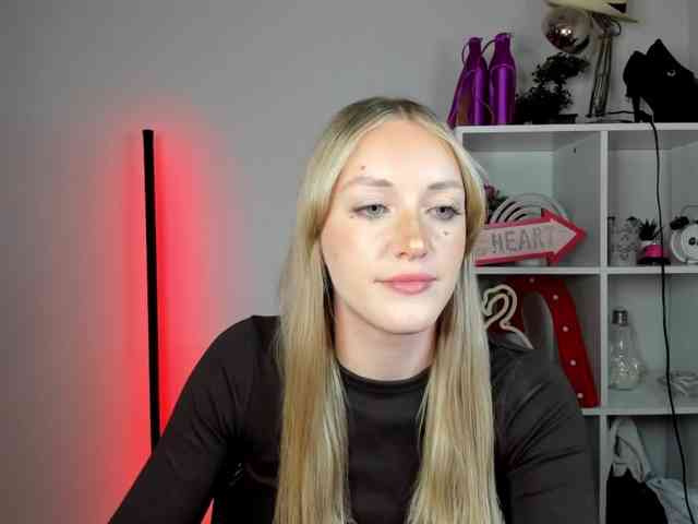 EvelynBlond26