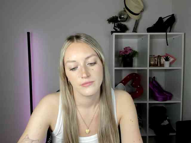 EvelynBlond26
