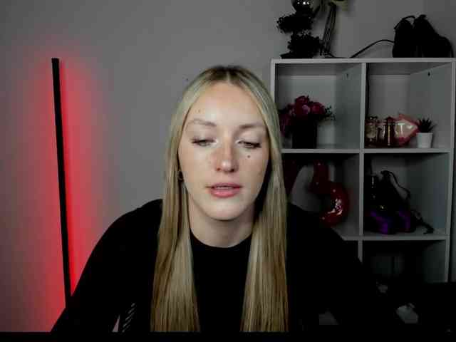 Model: EvelynBlond26