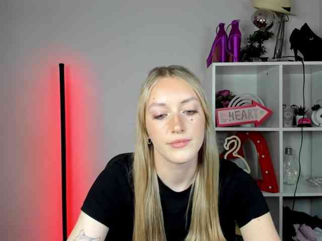 Model: EvelynBlond26