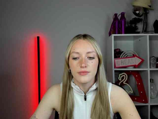 EvelynBlond26