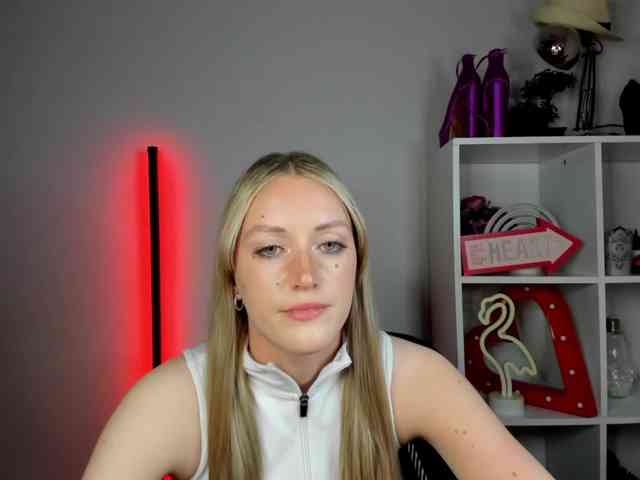 EvelynBlond26