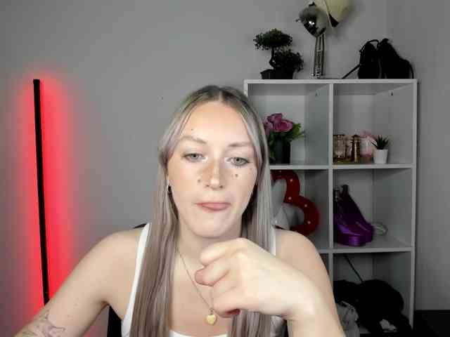Model: EvelynBlond26