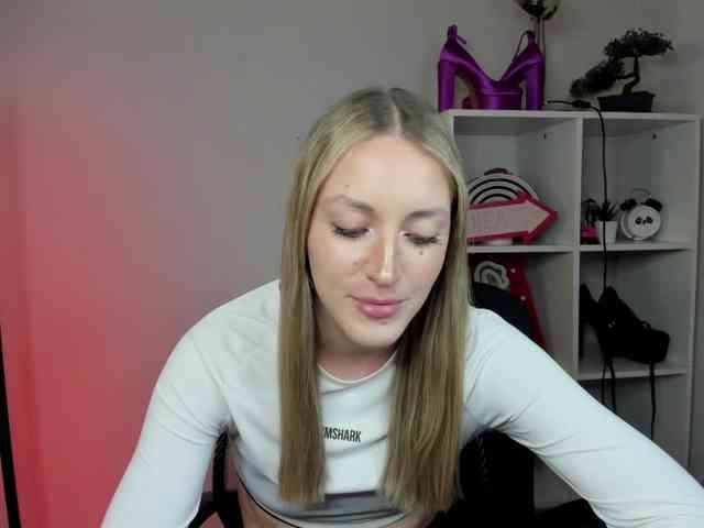 EvelynBlond26