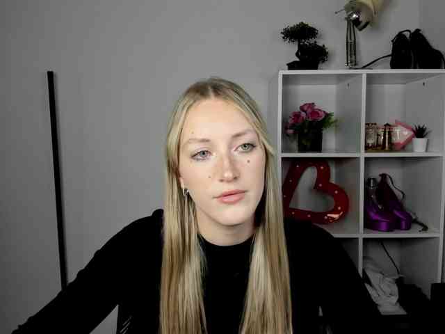 EvelynBlond26
