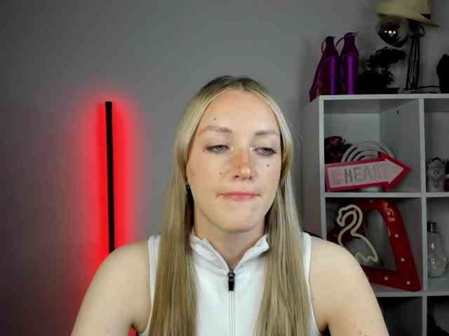 EvelynBlond26